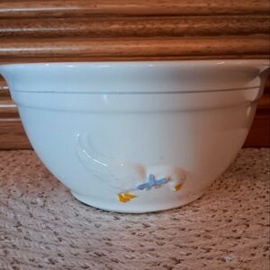 McCoy 4 Cup White Country Goose Mixing Bowl.  Stamped 2107